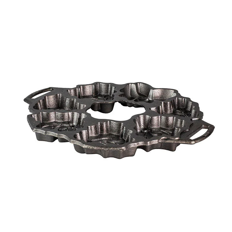 Seasoned Cast Iron Holiday Wreath Pan - Image 9